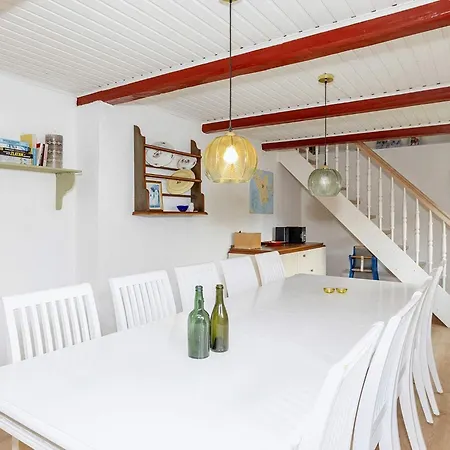 10 Person In Thyholm-by Traum