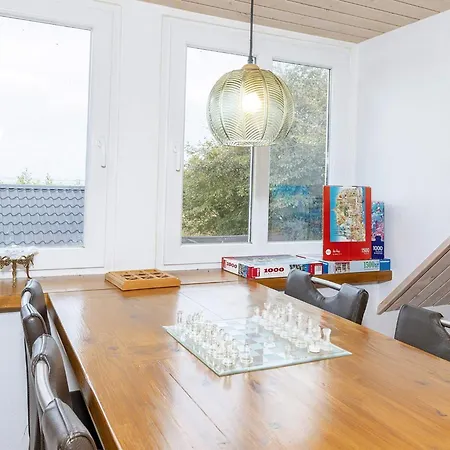 10 Person In Thyholm-by Traum * Thyholm