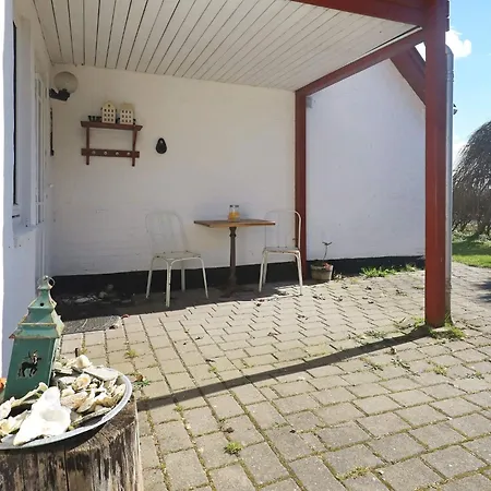 10 Person In Thyholm-by Traum *