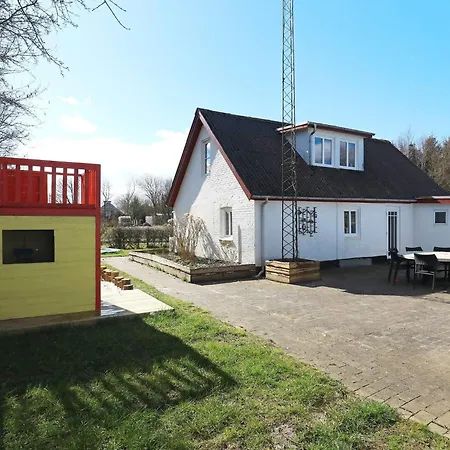 10 Person In Thyholm-by Traum