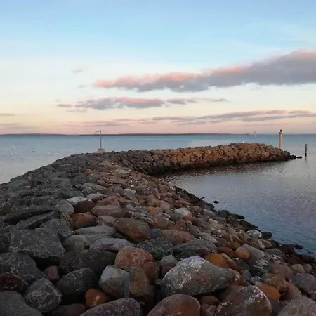 10 Person In Thyholm-by Traum *