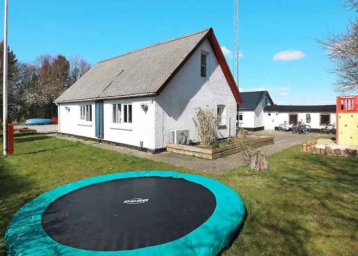 10 Person In Thyholm-by Traum * Thyholm