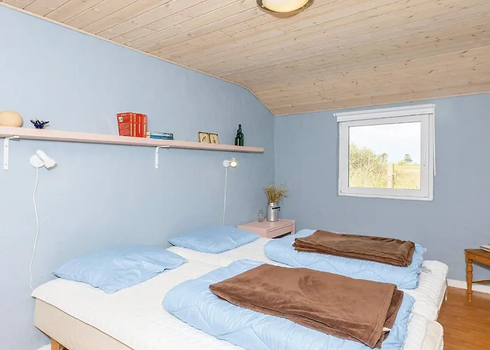 10 Person In Thyholm-by Traum * Thyholm