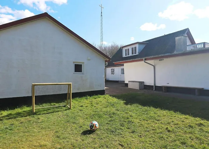 10 Person In Thyholm-by Traum *