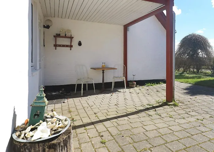 10 Person In Thyholm-by Traum *