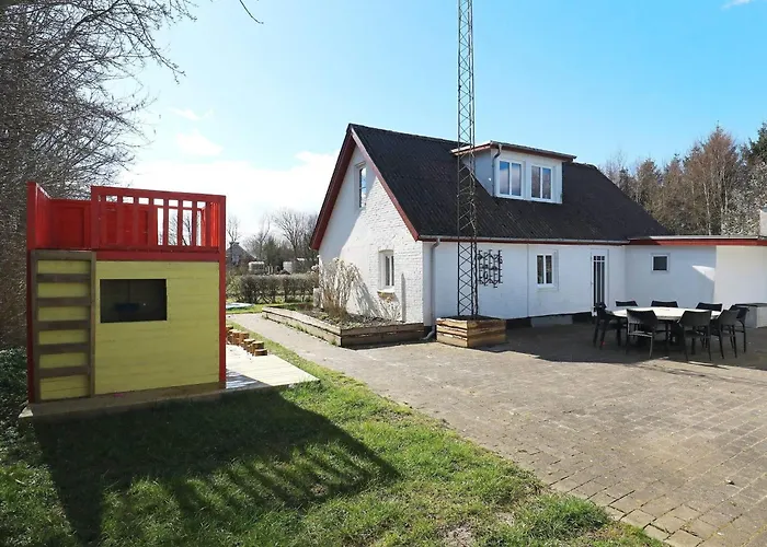 10 Person In Thyholm-by Traum