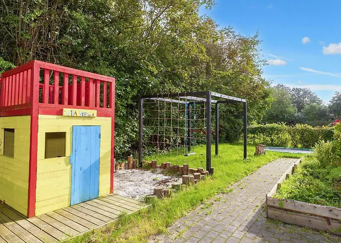 10 Person In Thyholm-by Traum *